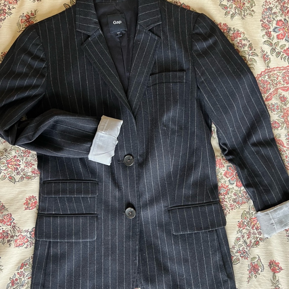 Gap Women’s dark gray pinstriped blazer